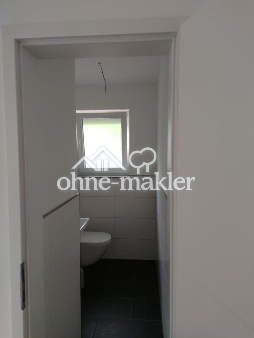Sanierte 4 Zimmer Erdgeschosswohnung mit großem Balkon und Gartenbereich - Photo 2