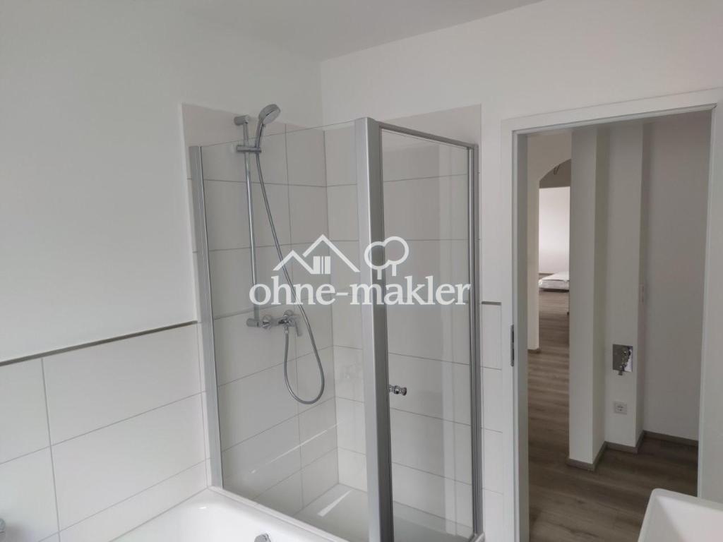 Sanierte 4 Zimmer Erdgeschosswohnung mit großem Balkon und Gartenbereich - Photo 4