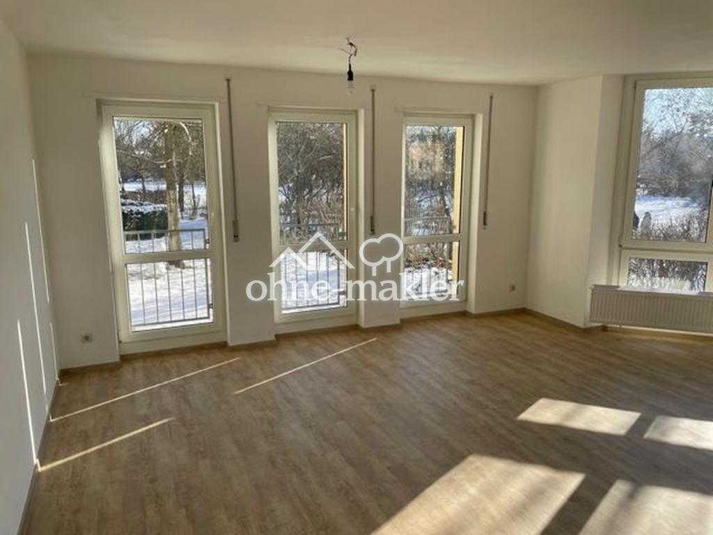 2-Zimmer-Hochparterre-Wohnung mit Balkon, EBK u. 2 Stellplätze mit Blick ins Grüne - Photo 1