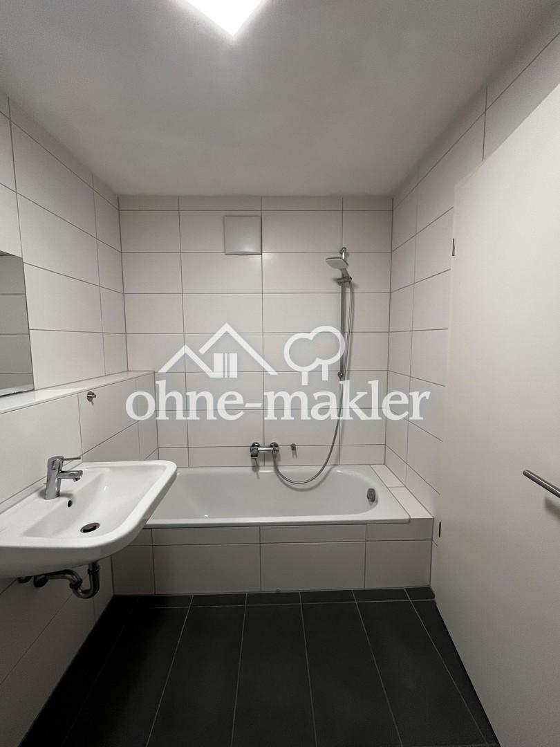 Helle 2-Zimmer-Wohnung mit Balkon, Einbauküche & Tiefgarage in Ingolstadt - Photo 4
