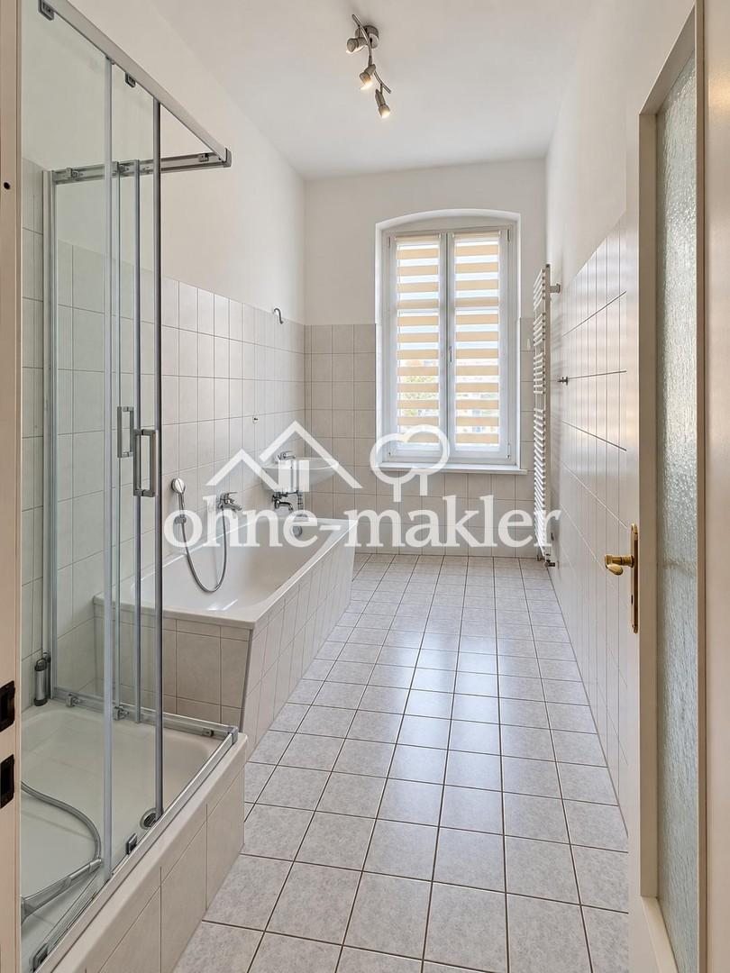 Helle 2-Zimmer-Altbauwohnung mit großem Südbalkon in zentraler Lage - Foto 4