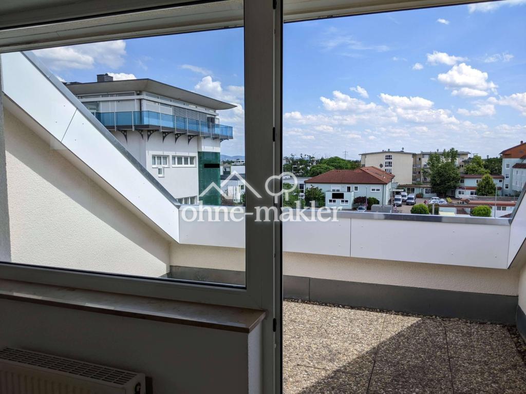 Helle Dachgeschosswohnung mit Dachterrasse und Tiefgaragenstellplatz - Foto 2