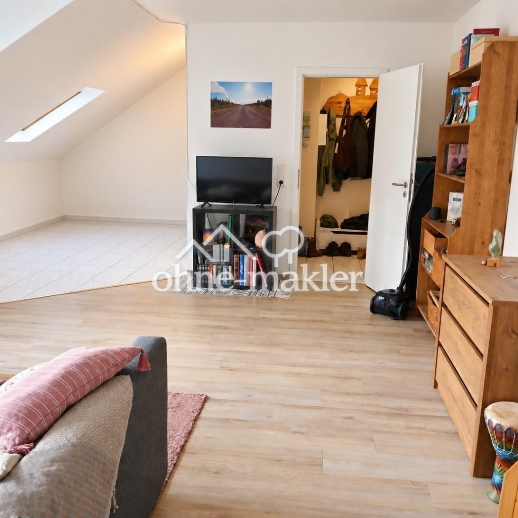 Helle 2-Zimmer Wohnung, Balkon, modernes Bad - Photo 1