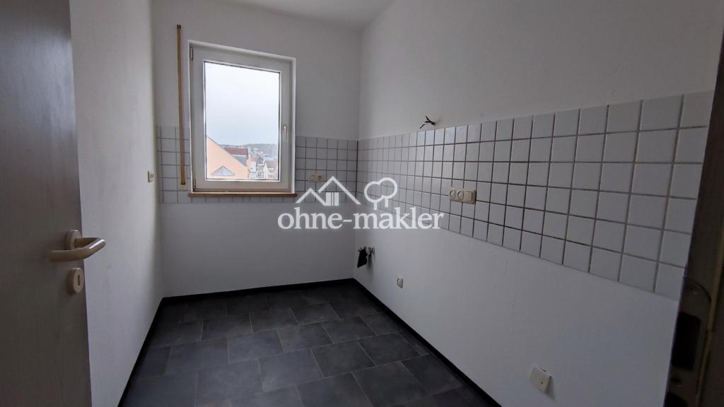 Drei Zimmer DG Wohnung mit Balkon zentral gelegen in Schwandorf - Foto 1