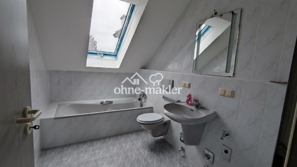 Drei Zimmer DG Wohnung mit Balkon zentral gelegen in Schwandorf - Foto 2