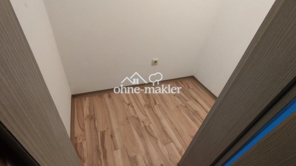 Drei Zimmer DG Wohnung mit Balkon zentral gelegen in Schwandorf - Photo 1