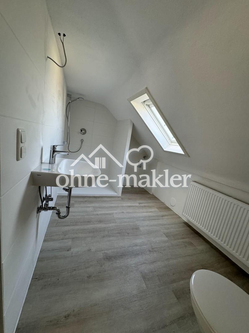 Dachgeschosswohnung 2 Zimmer, Küche, Bad in Hanau in Innenstadtnähe zu vermieten - Photo 1