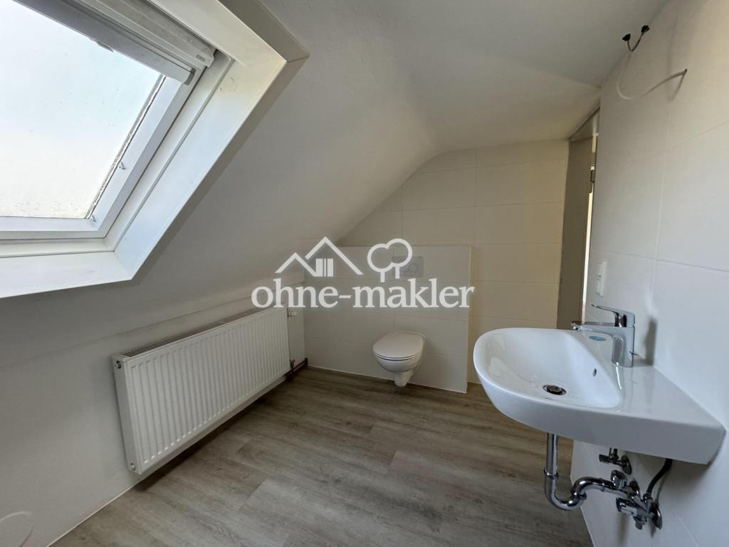Dachgeschosswohnung 2 Zimmer, Küche, Bad in Hanau in Innenstadtnähe zu vermieten - Photo 2