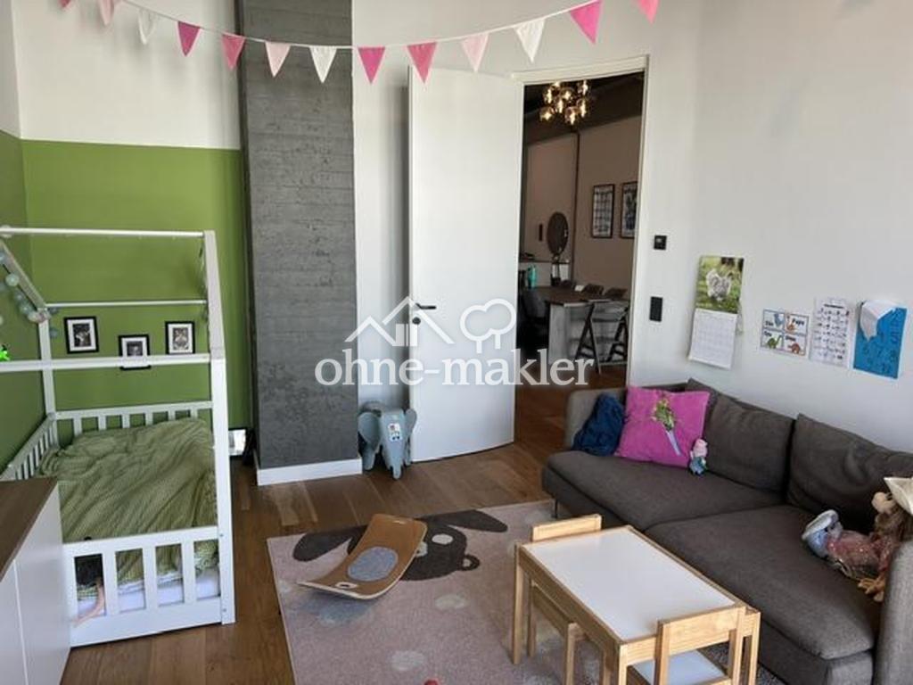 Viel Platz für den Alltag in dieser modernisierten 4-Zimmer-Loftwohnung in Lichtenberg - Photo 4