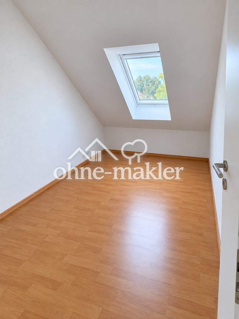 Modernisierte 3-Zimmer Dachgeschosswohnung mit großem Balkon & Tiefgarage in Velten - Foto 4