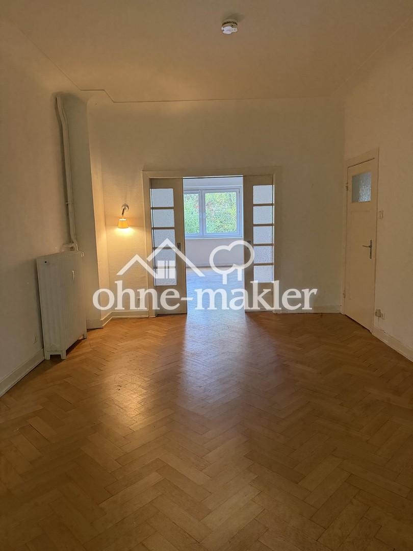 Charmante Altbauwohnung mit Fischgrätparkett, hohen Decken und großem GartenWellingsbüttel - Photo 1