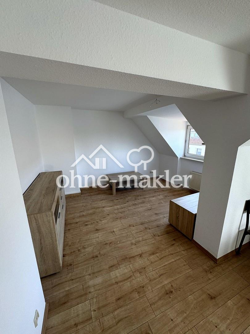 Helle 2-Zimmer-Dachgeschosswohnung mit Einbauküche (neue Geräte) nahe S-Bahn Paunsdorf - Foto 1