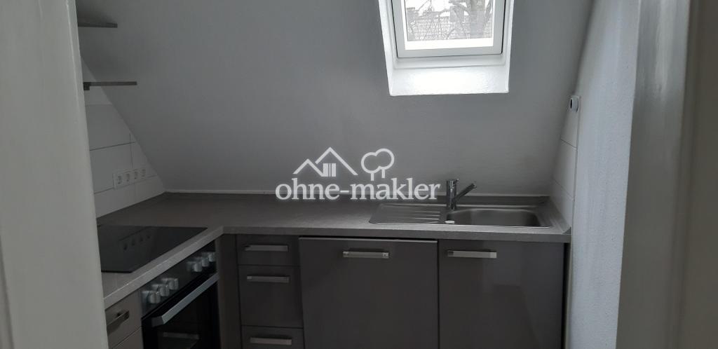 Gemütliche Dachgeschosswohnung mit moderner Einbauküche - Photo 2
