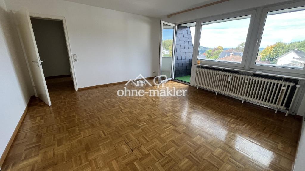 Helle 3-Zimmer-Dachgeschosswohnung mit Balkon und Weitblick in Großseifen - Photo 1