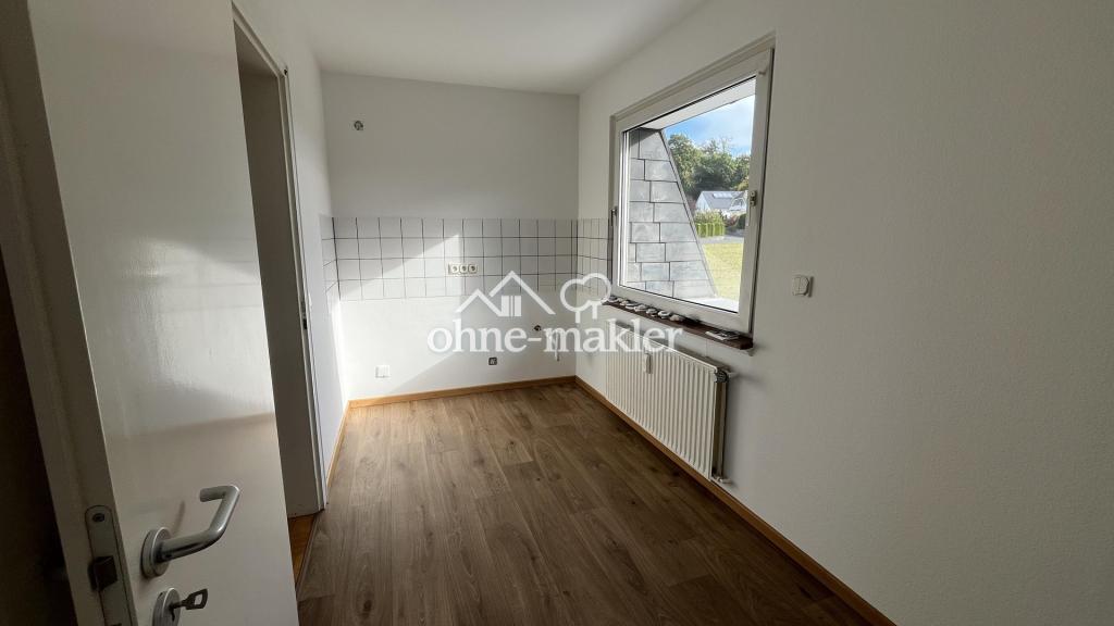 Helle 3-Zimmer-Dachgeschosswohnung mit Balkon und Weitblick in Großseifen - Photo 4