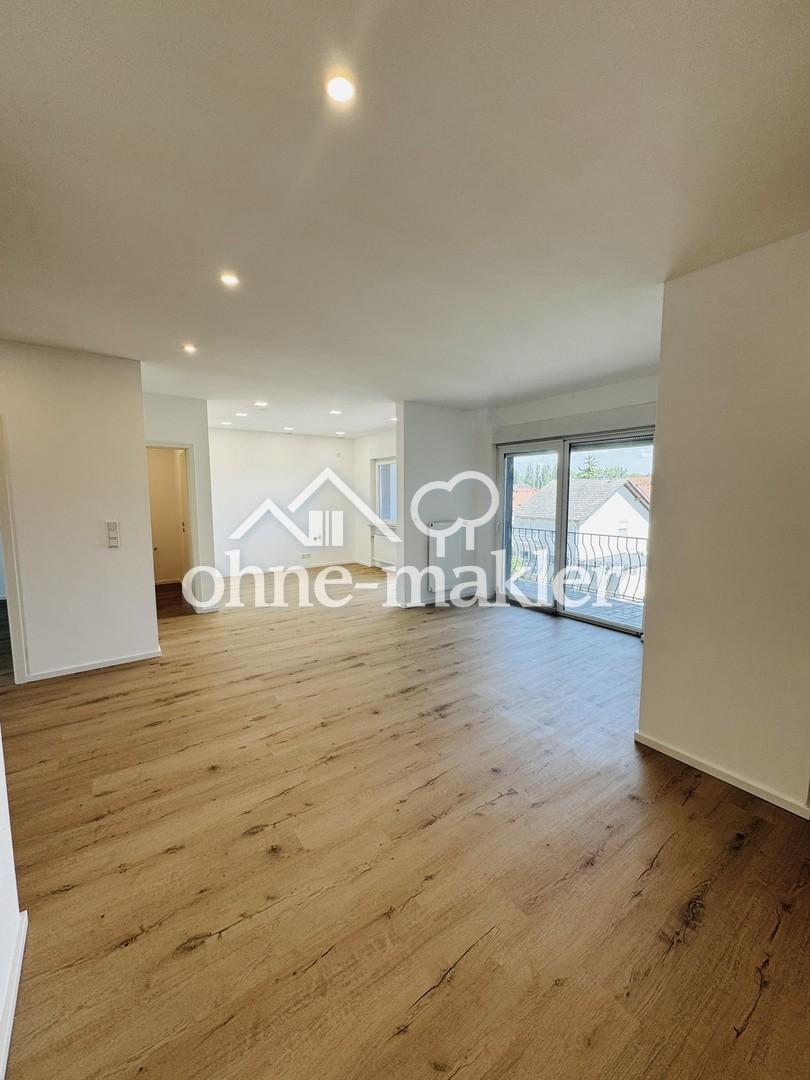 Neuwertige 6-Zimmer-Wohnung mit Einbauküche, Hauswirtschaftsraum und 2 Balkonen - Photo 2