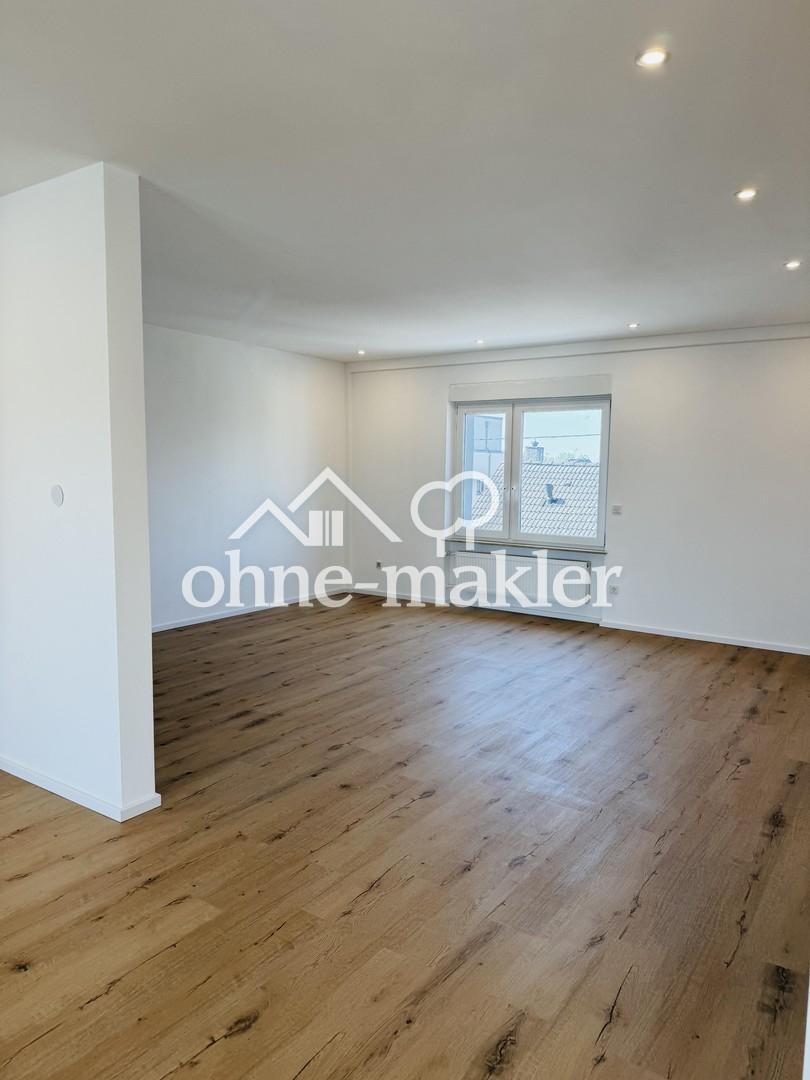 Neuwertige 6-Zimmer-Wohnung mit Einbauküche, Hauswirtschaftsraum und 2 Balkonen - Photo 3