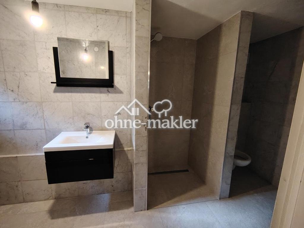 Frisch sanierte 2-Zimmer Souterrain-Wohnung direkt neben S-Bahn. Ideal für Pendler - Photo 3