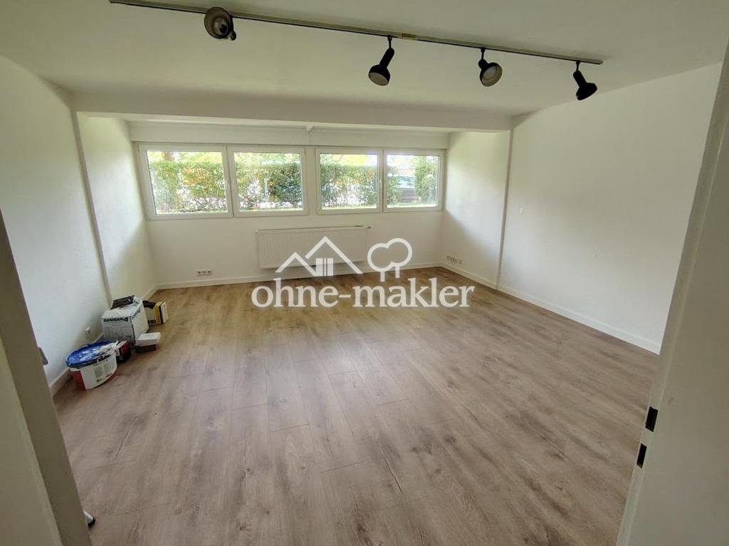 Frisch sanierte 2-Zimmer Souterrain-Wohnung direkt neben S-Bahn. Ideal für Pendler - Photo 1