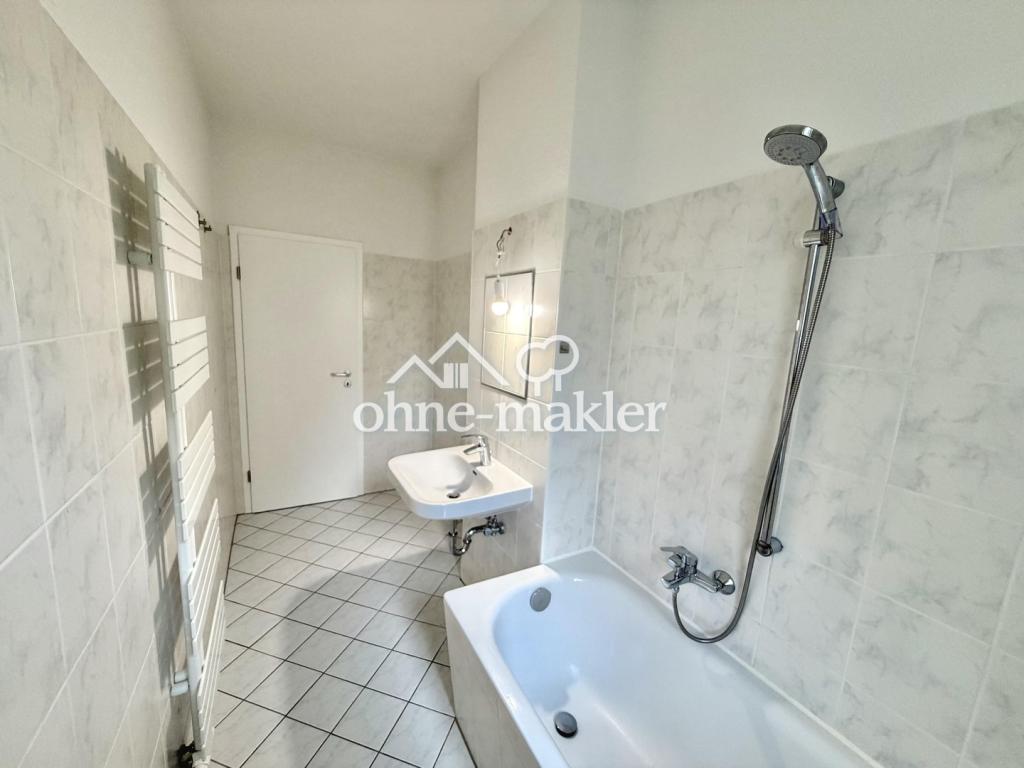 2-Raum-Wohnung mit Balkon & Badewanne - WG geeignet - Parkett-Fußboden - Foto 3