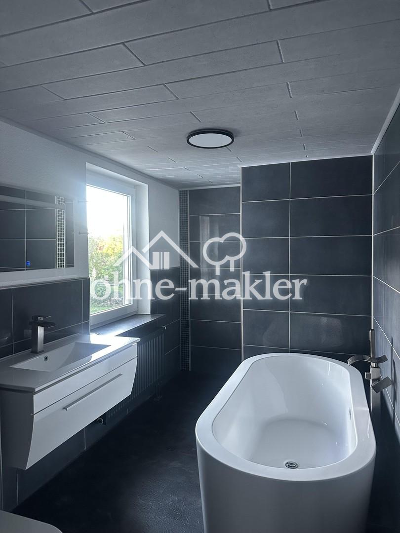 WOHNEN MIT WEITBLICK - Großzügige 3,5-Z-Erdgeschosswohnung mit Terrasse und Traumgarten - Photo 4