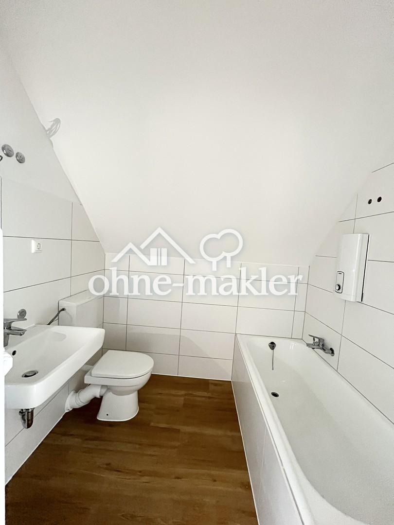Helle sanierte Dachgeschosswohnung mit großem Balkon. - Foto 2