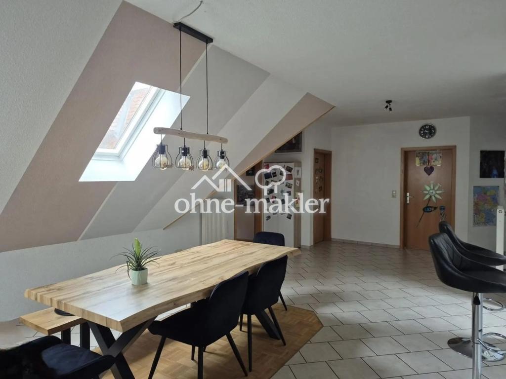 Großzügige, helle 4- Zimmerwohnung mit Balkon, Kamin und Stellplätzen (Niedrigenergiebauweise) - Photo 4