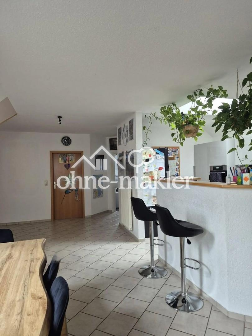 Großzügige, helle 4- Zimmerwohnung mit Balkon, Kamin und Stellplätzen (Niedrigenergiebauweise) - Photo 1