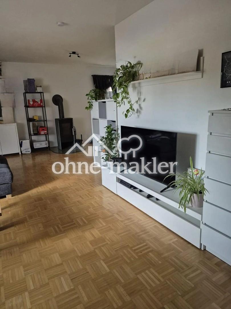 Großzügige, helle 4- Zimmerwohnung mit Balkon, Kamin und Stellplätzen (Niedrigenergiebauweise) - Photo 2