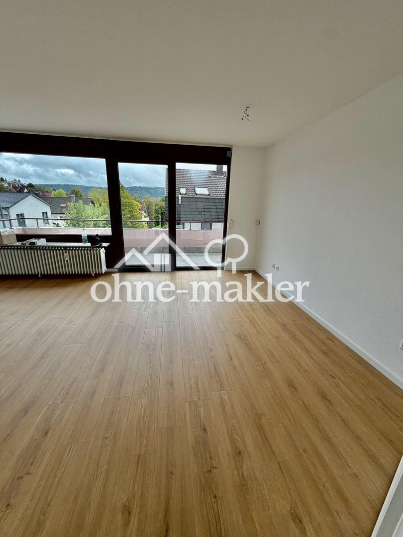 Vollständig frisch renovierte 4-Zimmer-Wohnung mit Balkon und neuer Einbauküche - Photo 2