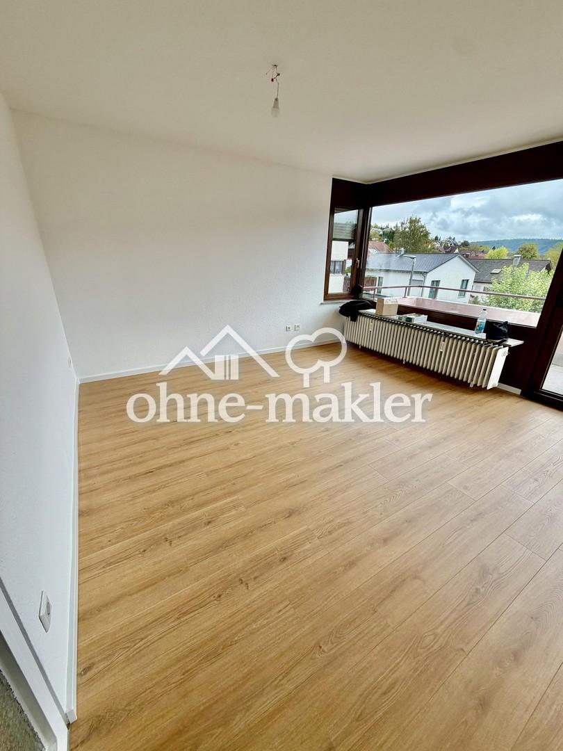 Vollständig frisch renovierte 4-Zimmer-Wohnung mit Balkon und neuer Einbauküche - Photo 1