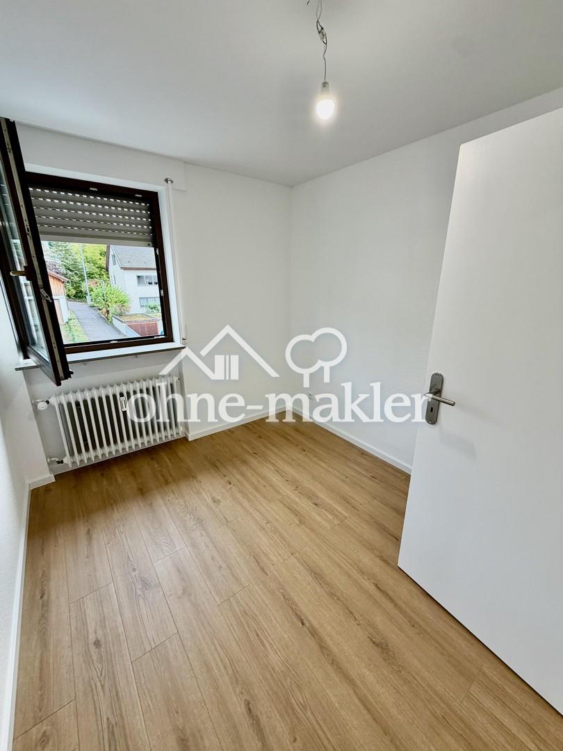 Vollständig frisch renovierte 4-Zimmer-Wohnung mit Balkon und neuer Einbauküche - Photo 5