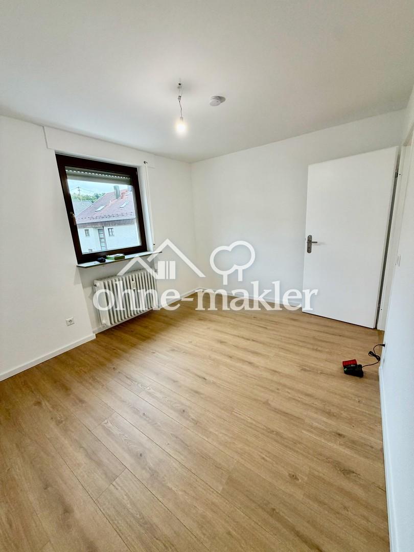 Vollständig frisch renovierte 4-Zimmer-Wohnung mit Balkon und neuer Einbauküche - Photo 4