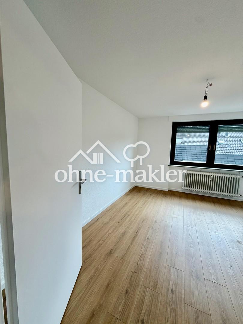 Vollständig frisch renovierte 4-Zimmer-Wohnung mit Balkon und neuer Einbauküche - Photo 3