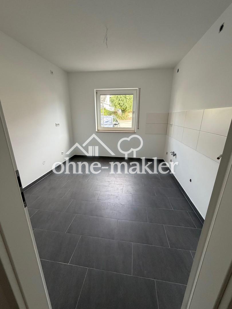 Frisch saniert & ruhig gelegen – 3 Zimmer mit Balkon und schöner Aussicht - Photo 4