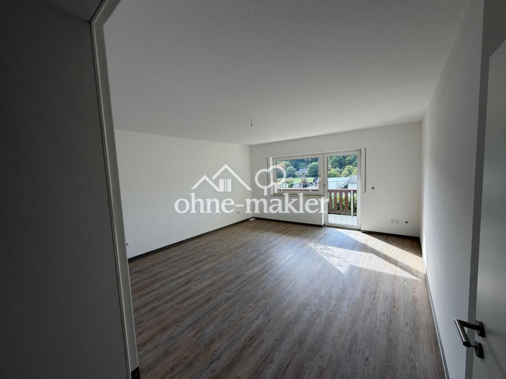 Frisch saniert & ruhig gelegen – 3 Zimmer mit Balkon und schöner Aussicht - Photo 2