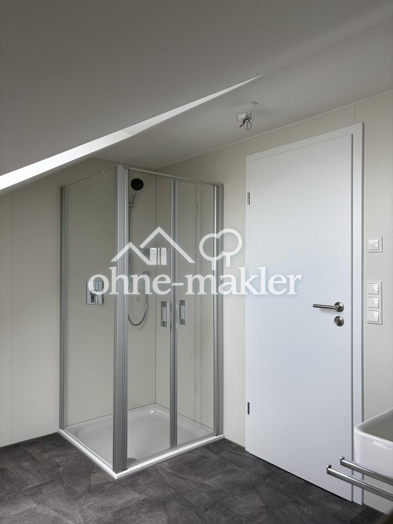 Moderne Dachgeschosswohnung mit viel Licht und zwei Balkonen - Foto 3