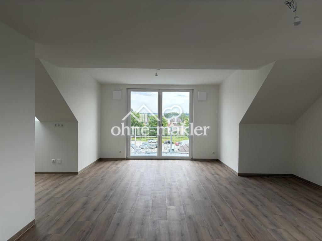 Moderne Dachgeschosswohnung mit viel Licht und zwei Balkonen - Foto 1
