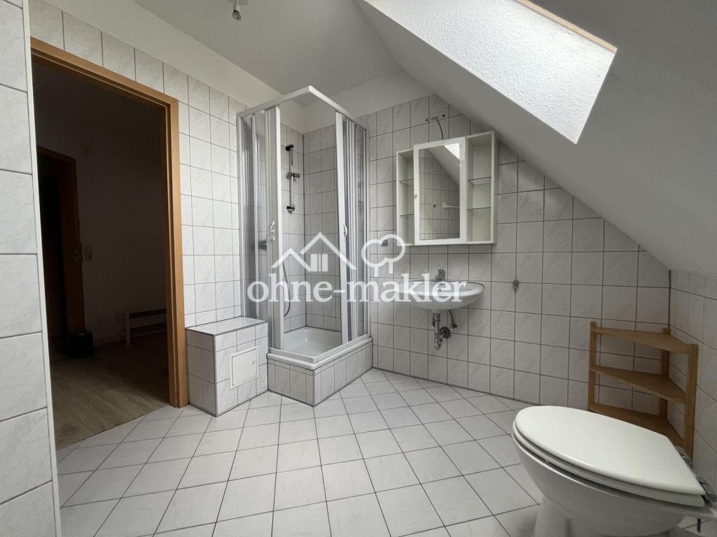 teilmöblierte DG-Wohnung mit EBK - Photo 4
