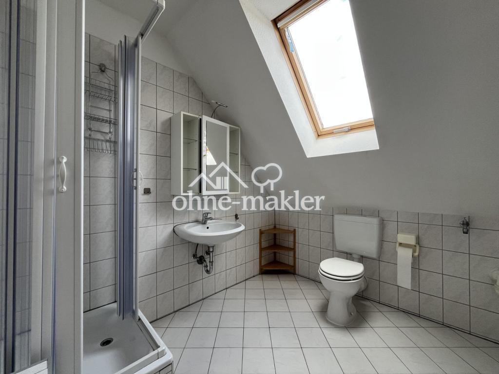 teilmöblierte DG-Wohnung mit EBK - Photo 5