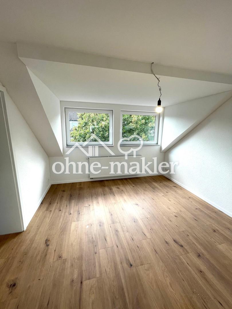 Lichtdurchfluteter Wohntraum im Dachgeschoss - Vollständig sanierte 3-Zimmer Wohnung - Photo 2