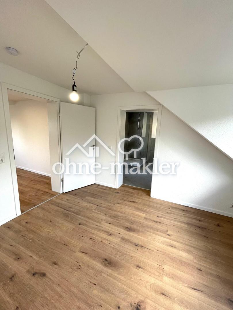 Lichtdurchfluteter Wohntraum im Dachgeschoss - Vollständig sanierte 3-Zimmer Wohnung - Photo 3
