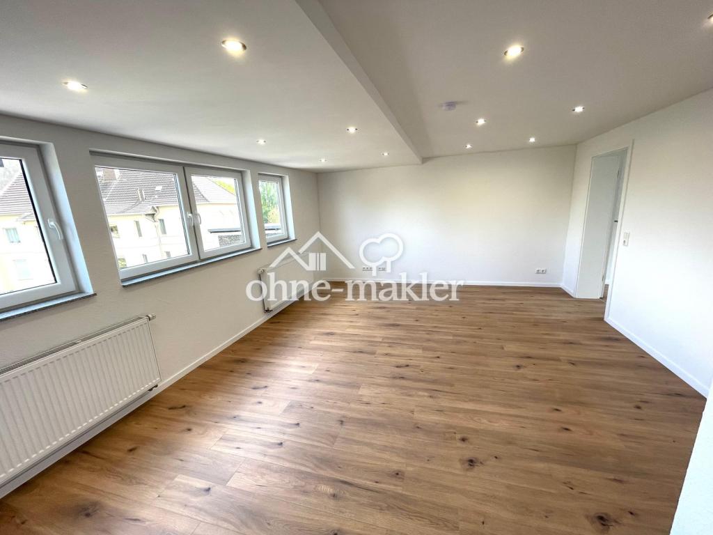 Lichtdurchfluteter Wohntraum im Dachgeschoss - Vollständig sanierte 3-Zimmer Wohnung - Photo 1