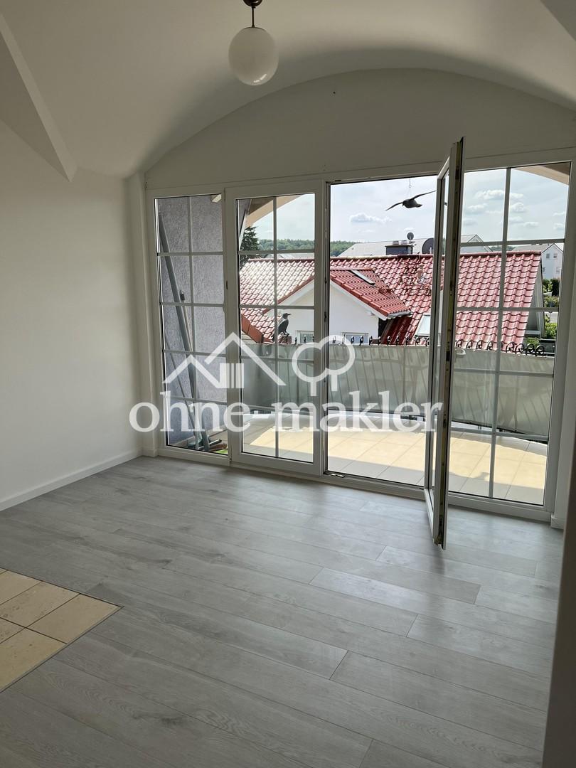 Sonnige 3 Zimmer DG-Wohnung m. EBK+Außenstellplatz, 2 Balkone - Photo 2