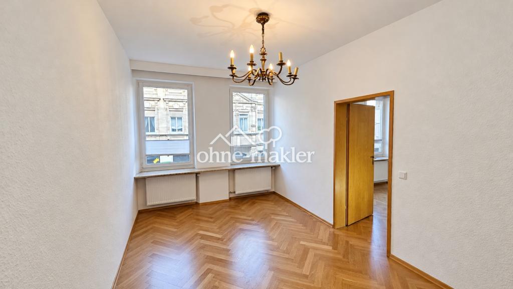 Modernisierte 3-Zimmer-Altbauwohnung mit Echtholzparkett & neuer Einbauküche – Fürth Innenstadt - Photo 1