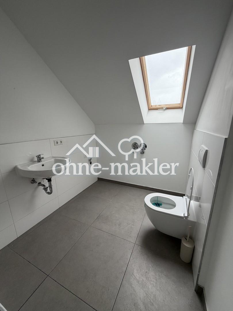 Helle 2-Zimmer-Dachgeschosswohnung in ruhiger Lage in Sandweier bei Baden-Baden - Photo 2