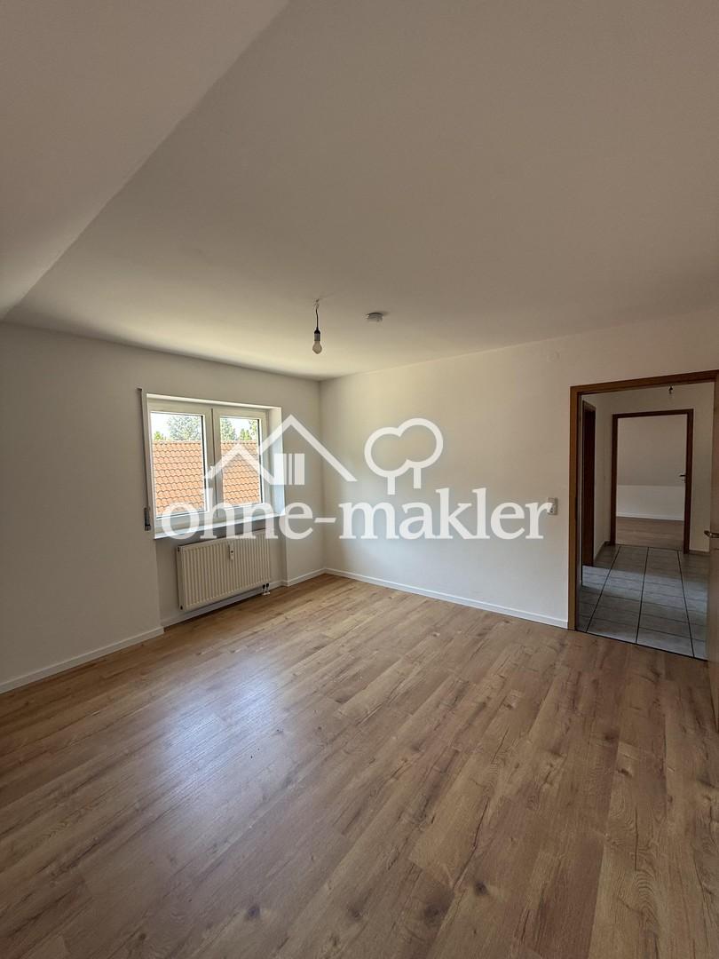 Hell und schöne 3 Zimmer Wohnung mit Balkon und Stellplatz! - Foto 1