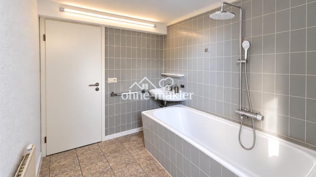Traumhafte Dachterrasse! Helle 2-Zimmer-Dachgeschosswohnung in zentraler Lage - Foto 4