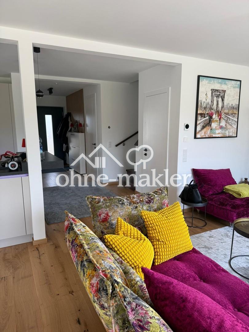 Neubau-DHH in Burgrieden – 144 m², 4 Schlafzimmer, KfW 40, hochwertige Einbauküche, und 2 Terrassen - Photo 2