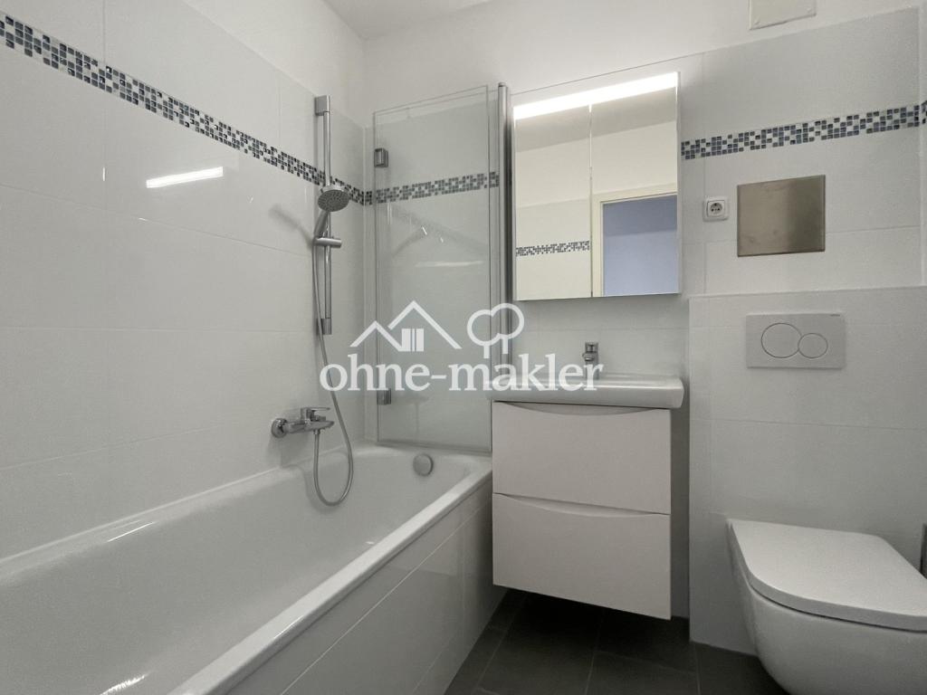 Frisch sanierte 3-Zimmer Wohnung mit großem Balkon und Aussicht! Sofort frei - Photo 4
